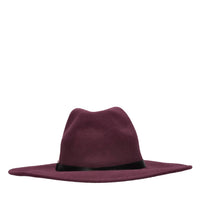 Cappello a tesa larga in feltro con banda in ecopelle ed accessorio color oro 