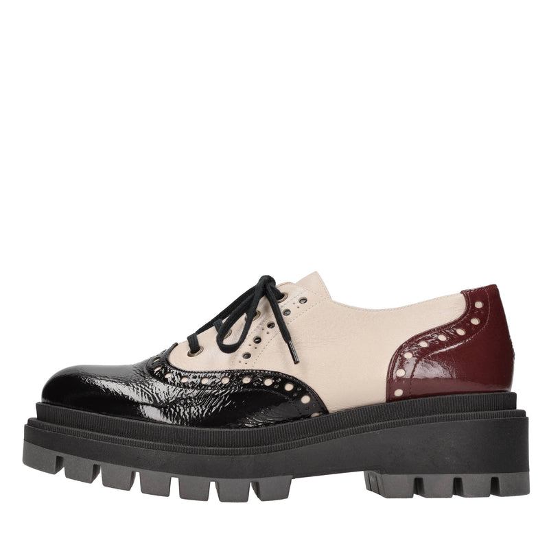 Stringate in pelle 