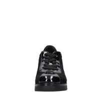 Sneakers in ecopelle e tessuto. 