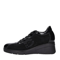 Sneakers in ecopelle e tessuto. 