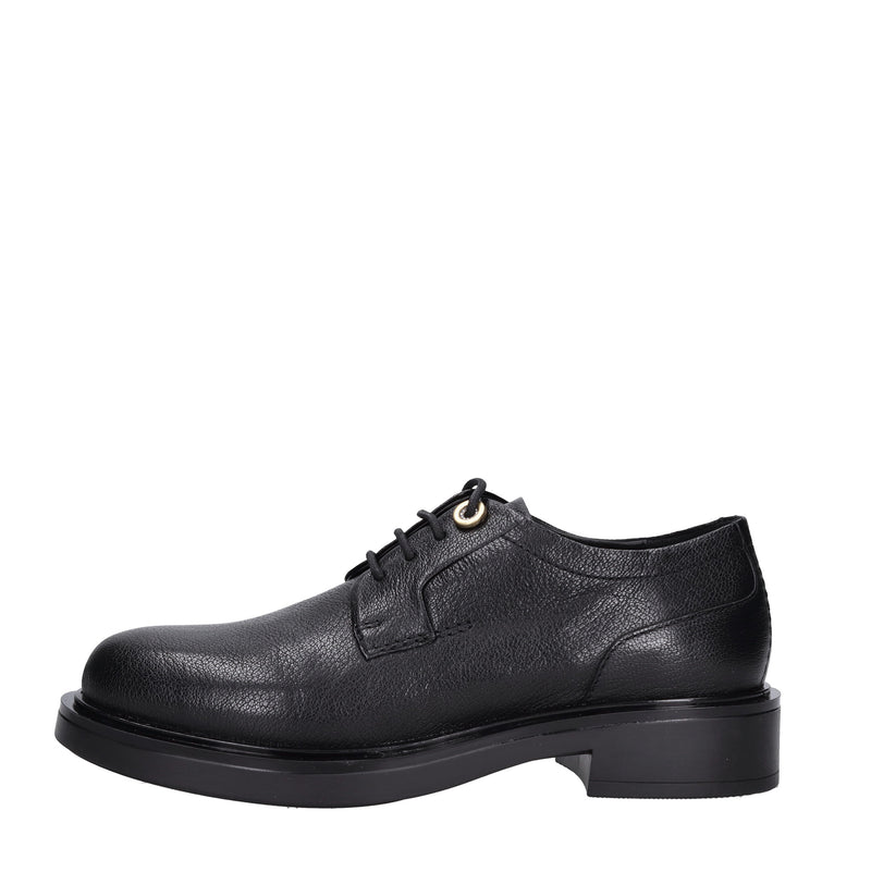 Stringate in pelle 