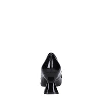 Décolleté in pelle. 