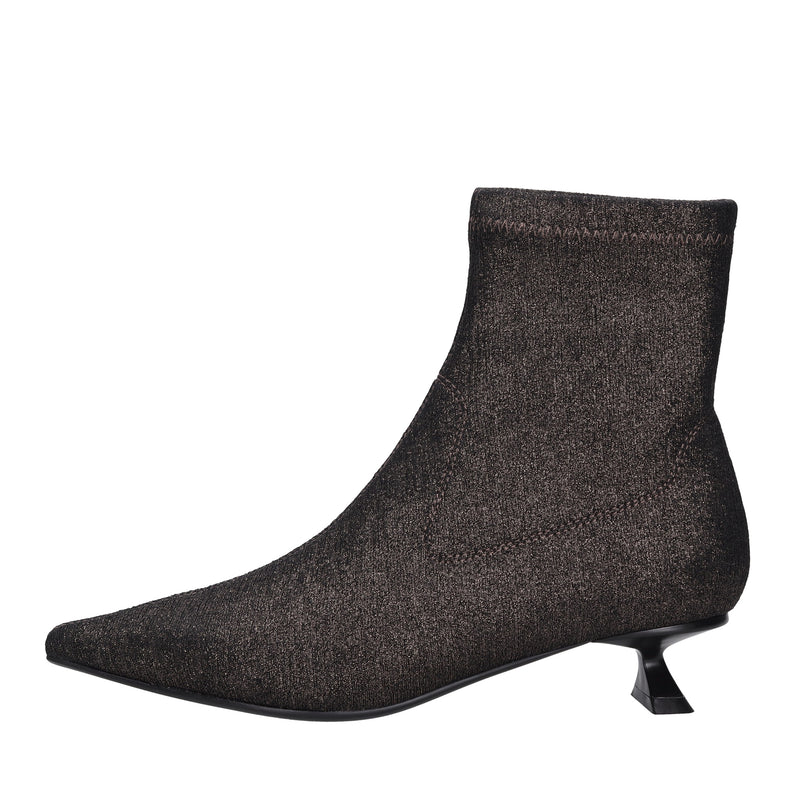 Stivaletti in tessuto elasticizzato. 