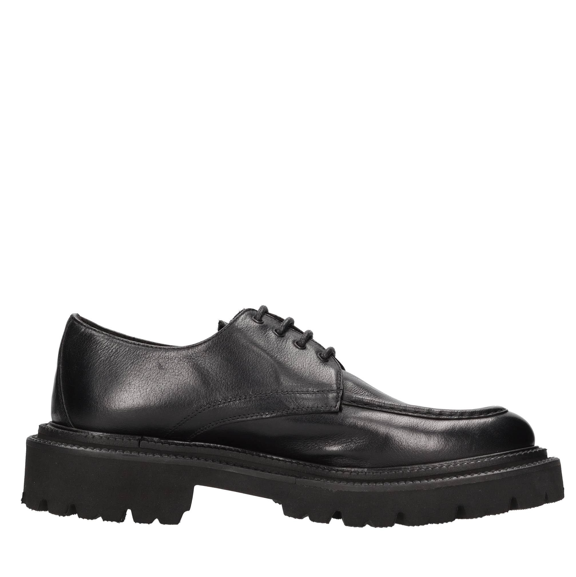 Stringate in pelle 
