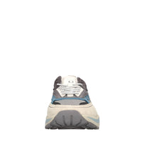 Sneakers in camoscio e tessuto 