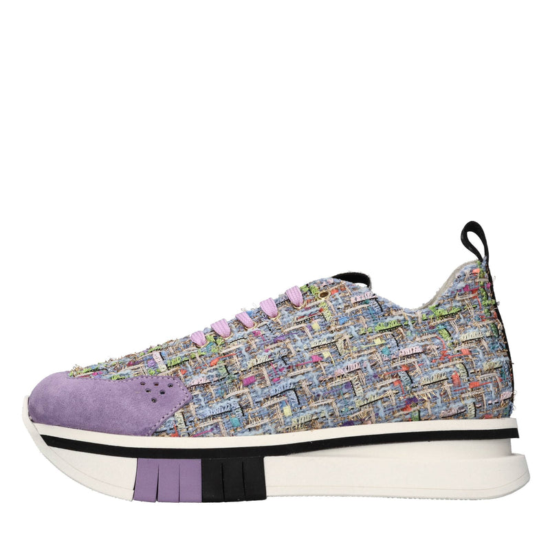Sneakers in tessuto con inserti in camoscio 
