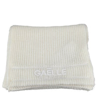 Sciarpa in maglieria misto angora con ricamo bianco 