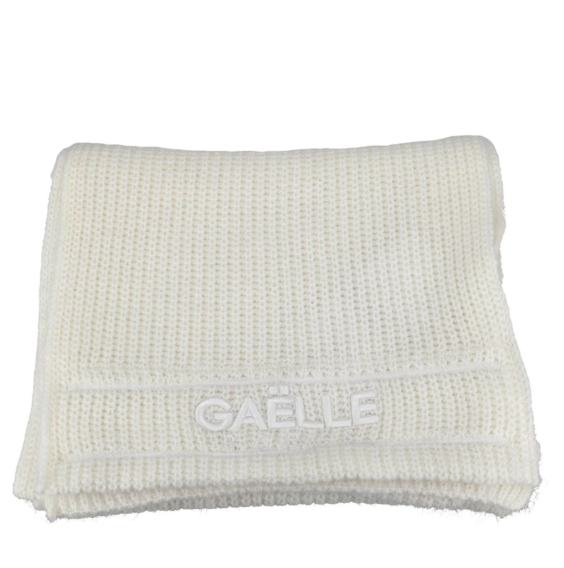 Sciarpa in maglieria misto angora con ricamo bianco 