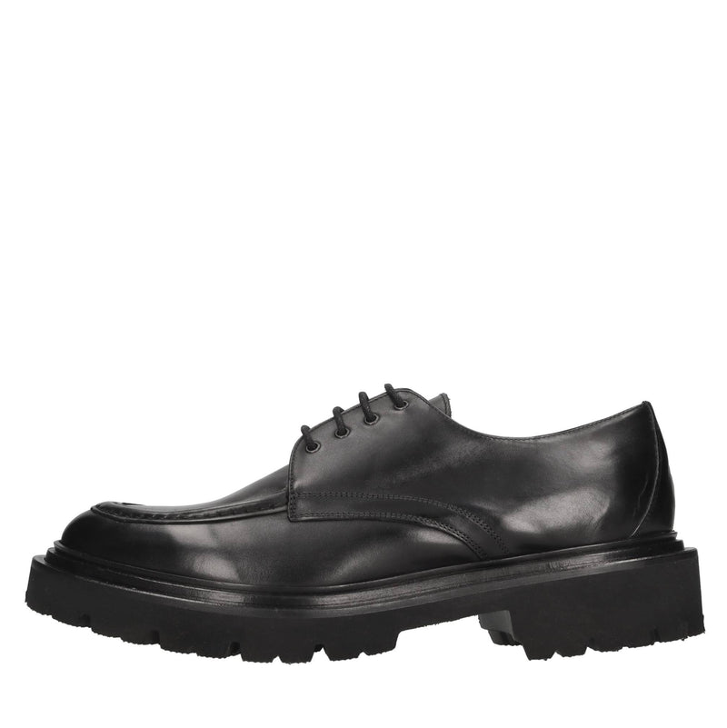 Stringate in pelle 