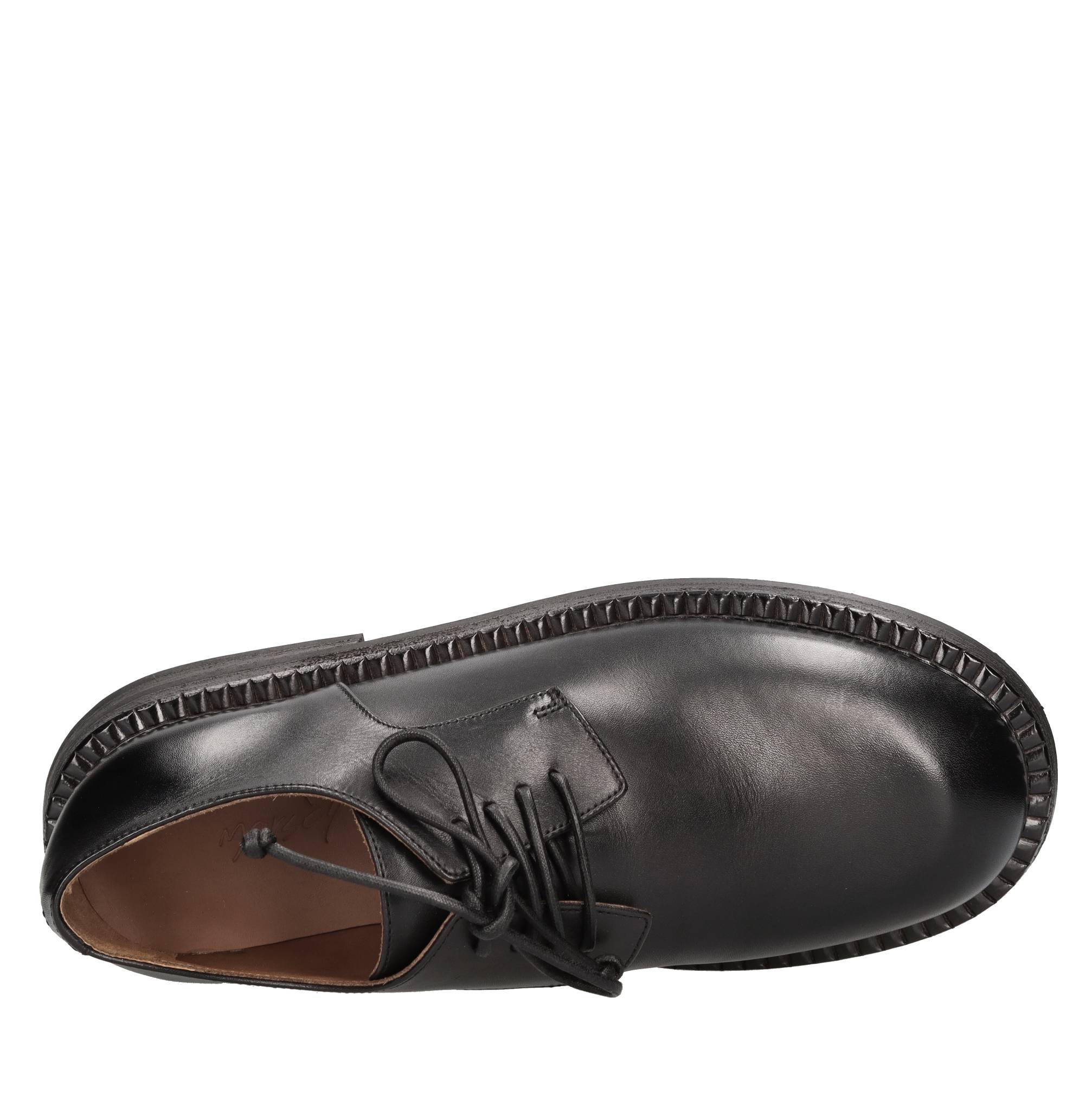 Stringate in pelle 