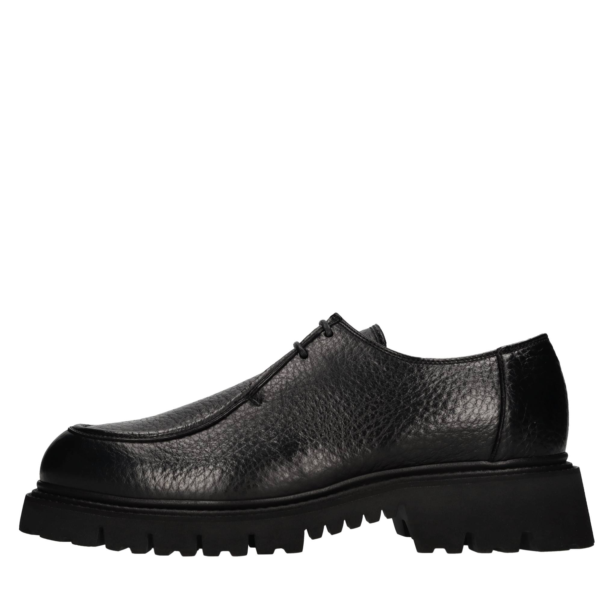 Stringate in pelle 