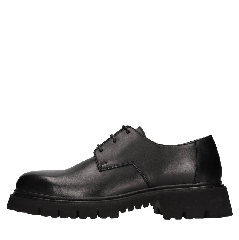 Stringate in pelle 
