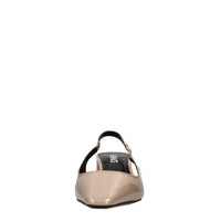 Décolleté slingback in pelle lucida 