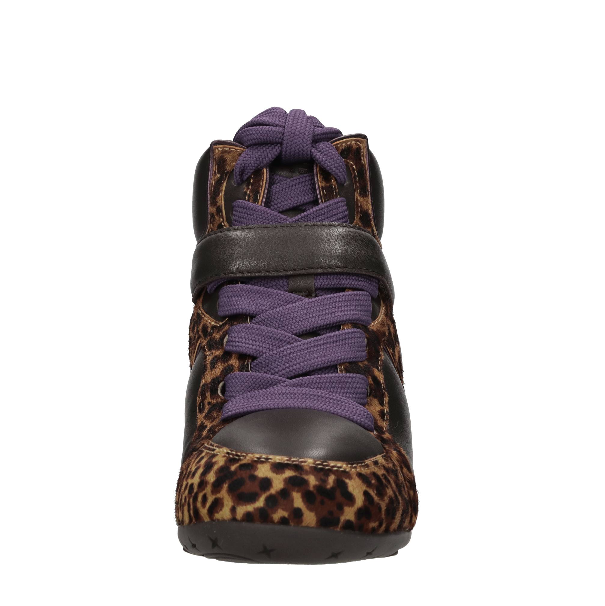 Sneakers in pelle e cavallino con borchie 