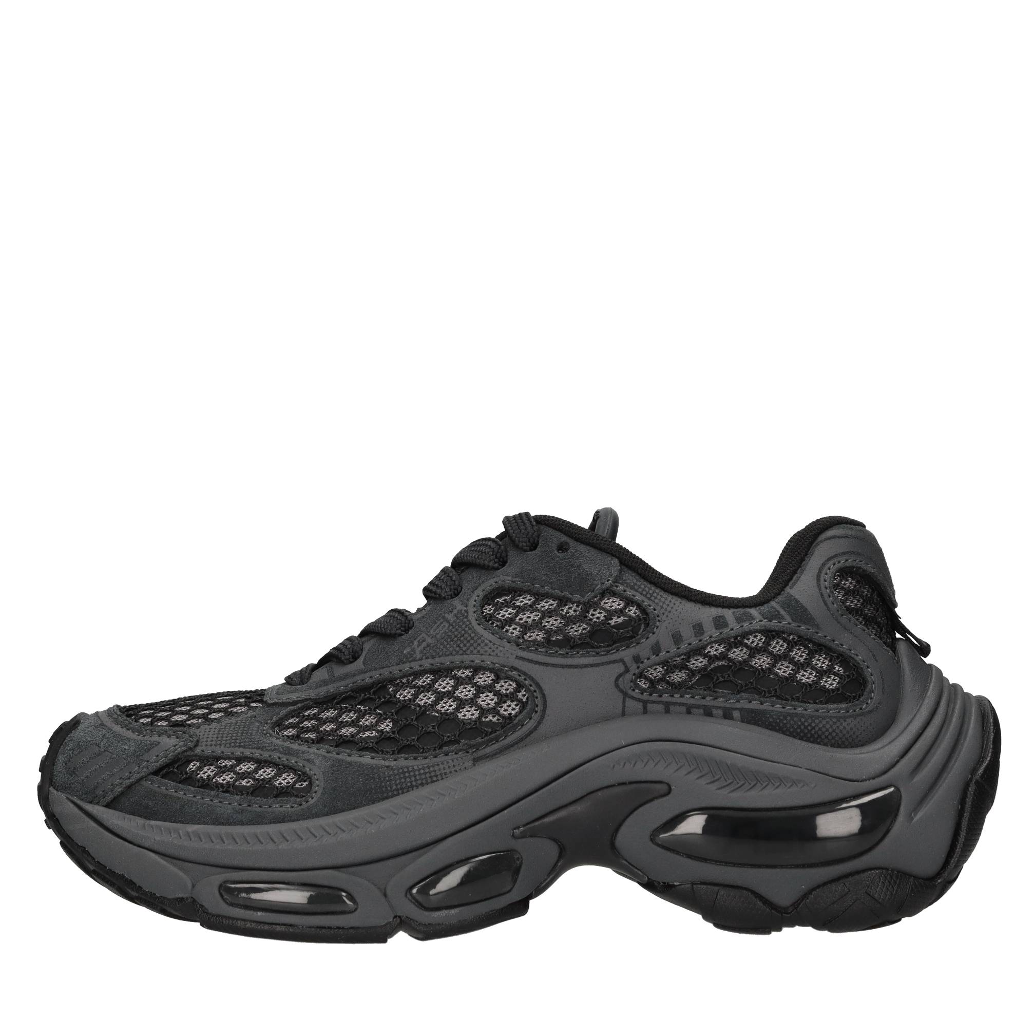 Sneakers in camoscio e tessuto 