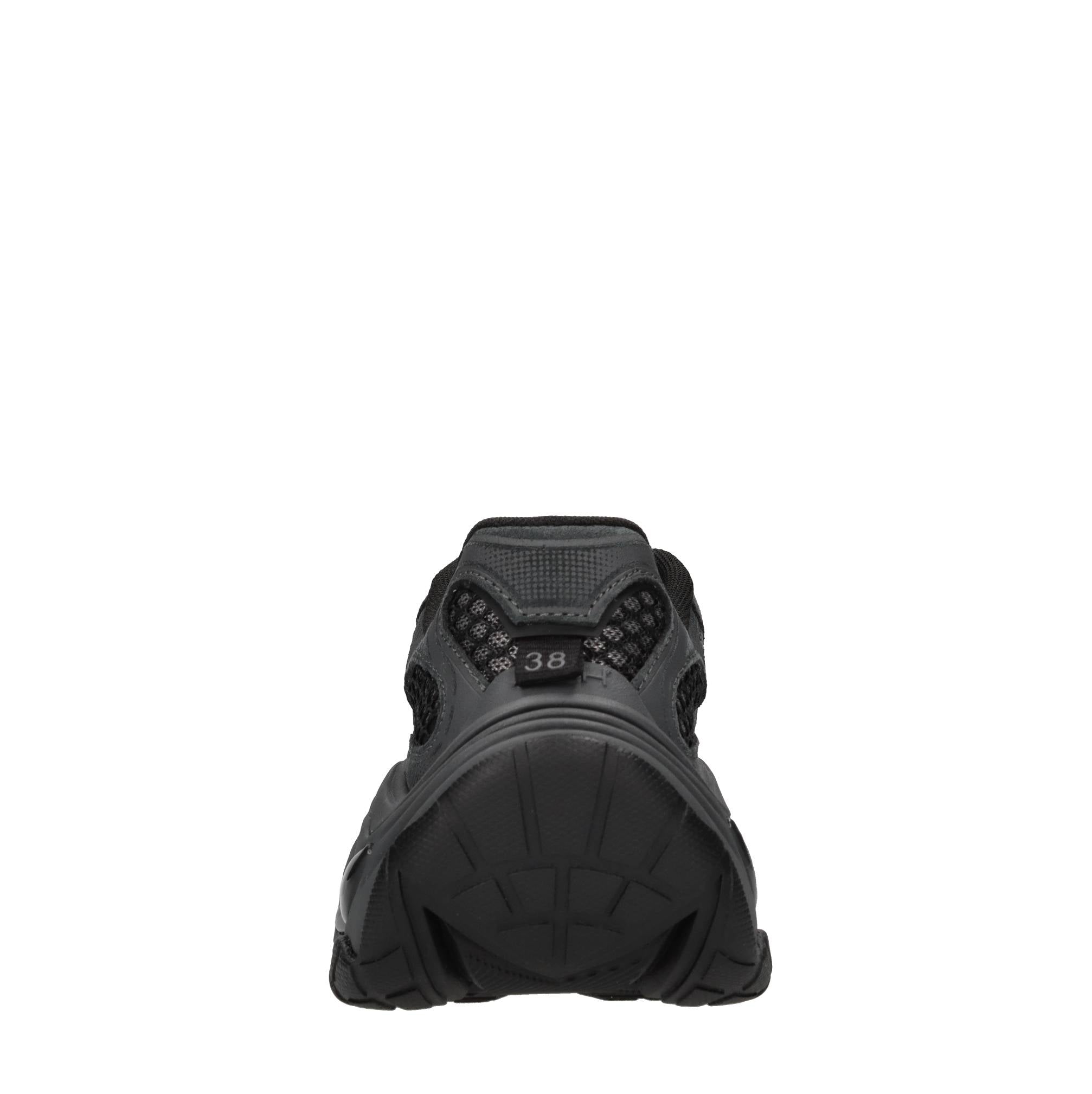 Sneakers in camoscio e tessuto 