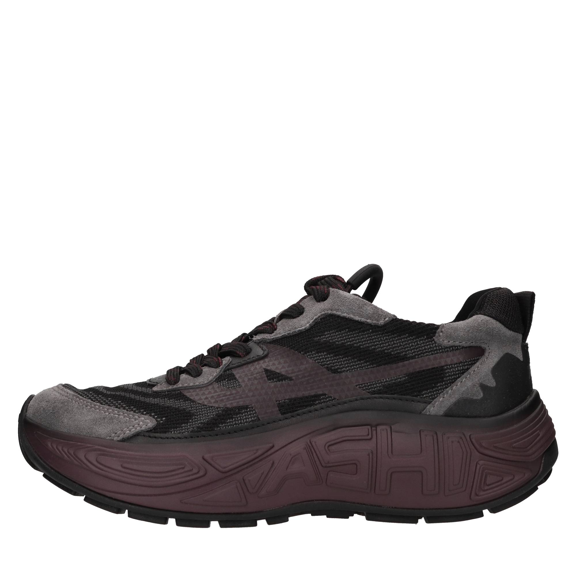 Sneakers in camoscio e tessuto 