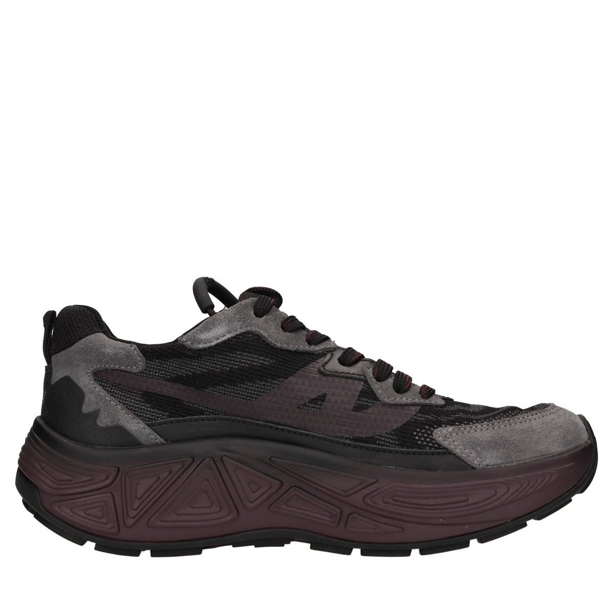 Sneakers in camoscio e tessuto 
