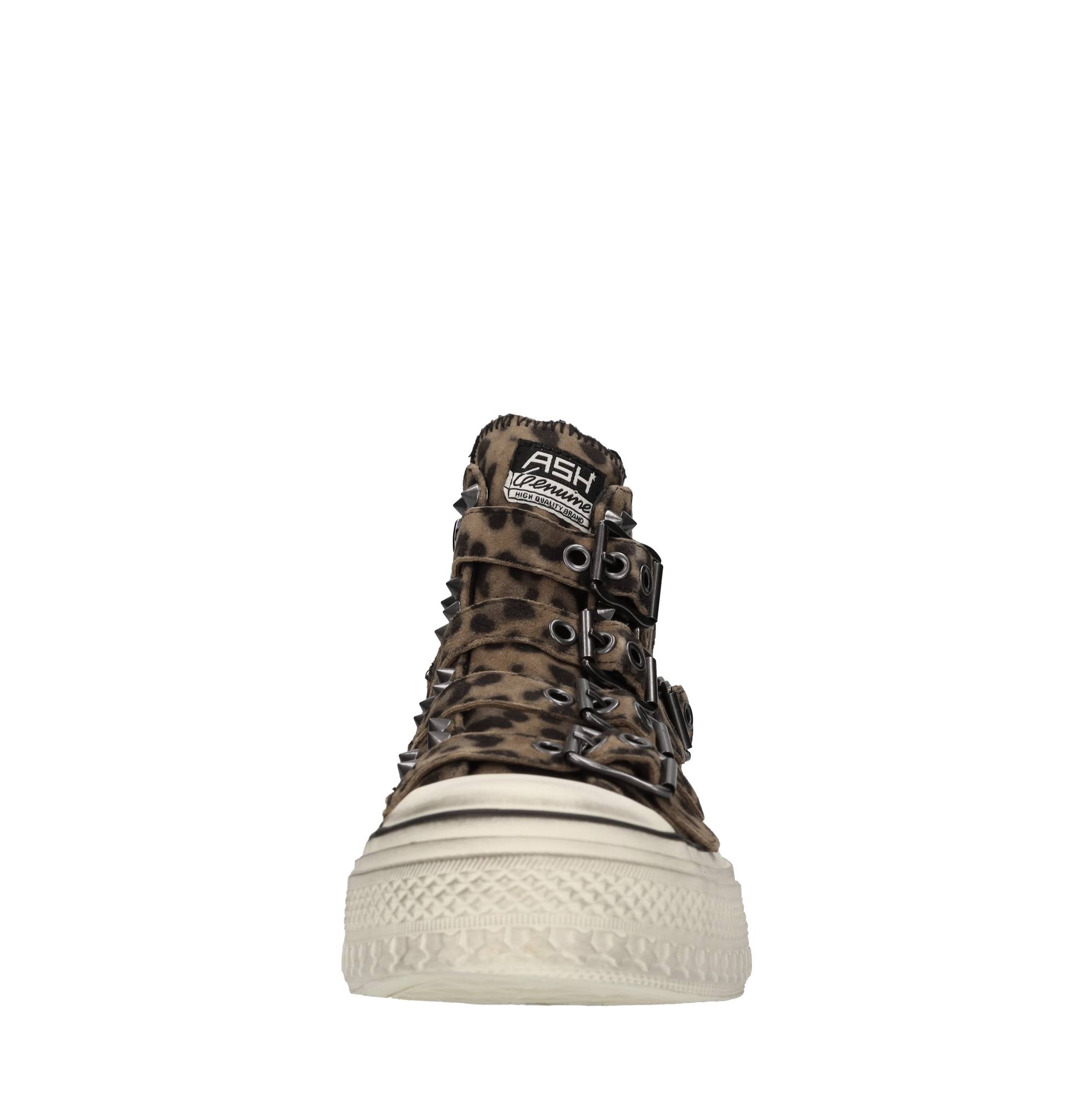Sneakers in camoscio con borchie 