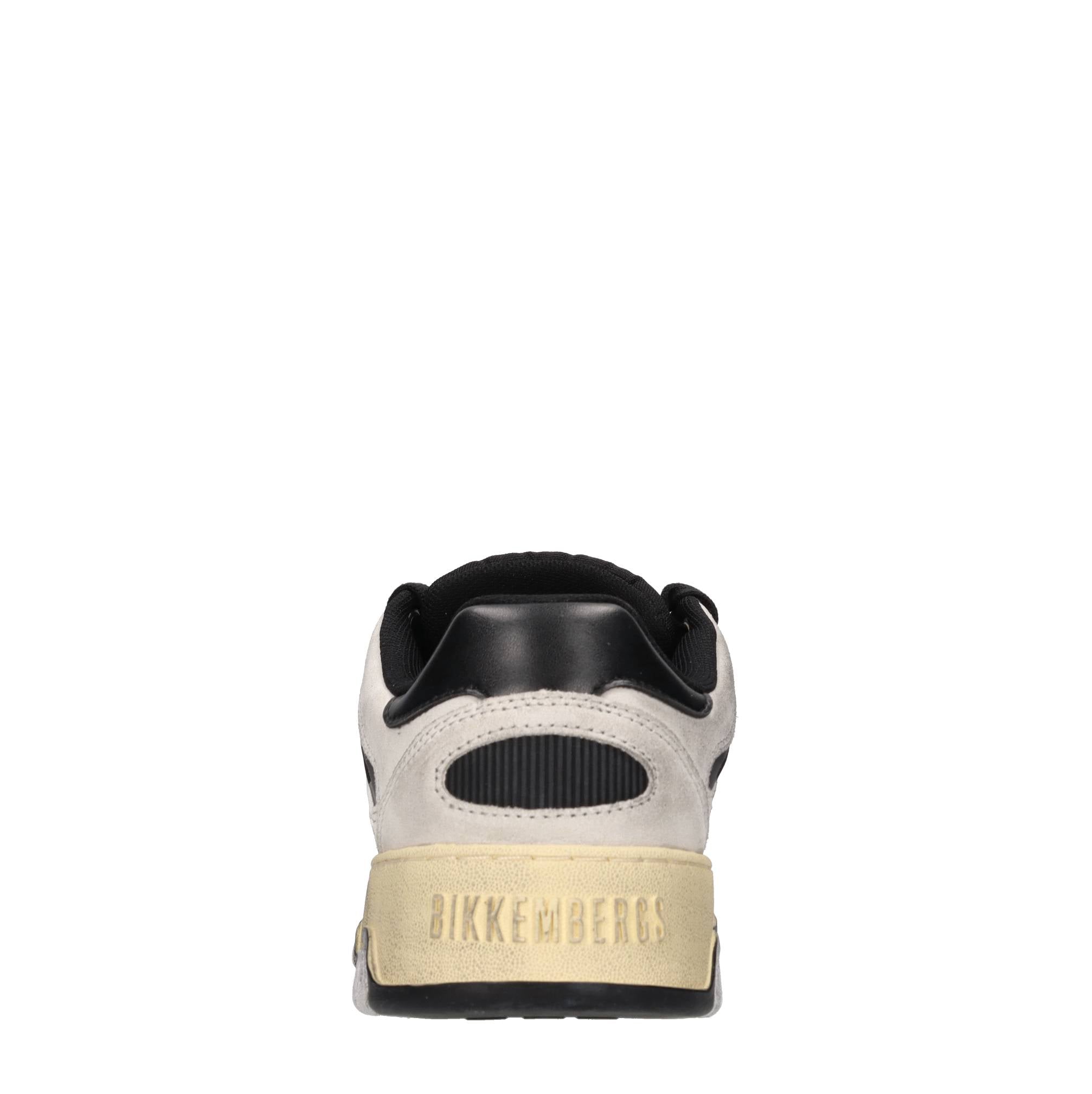 Sneakers in pelle,ecopelle e tessuto 