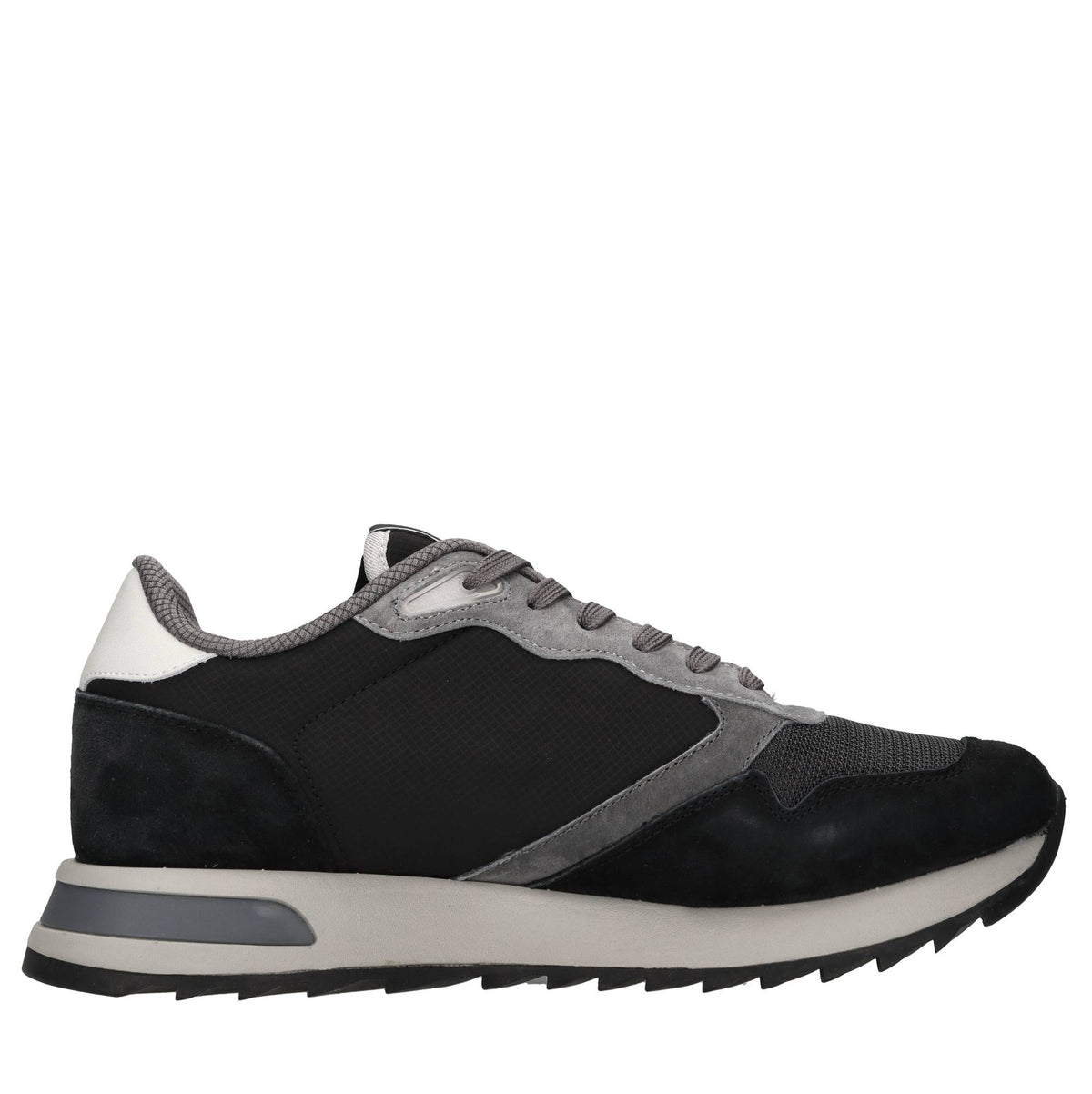Sneakers in camoscio e tessuto 