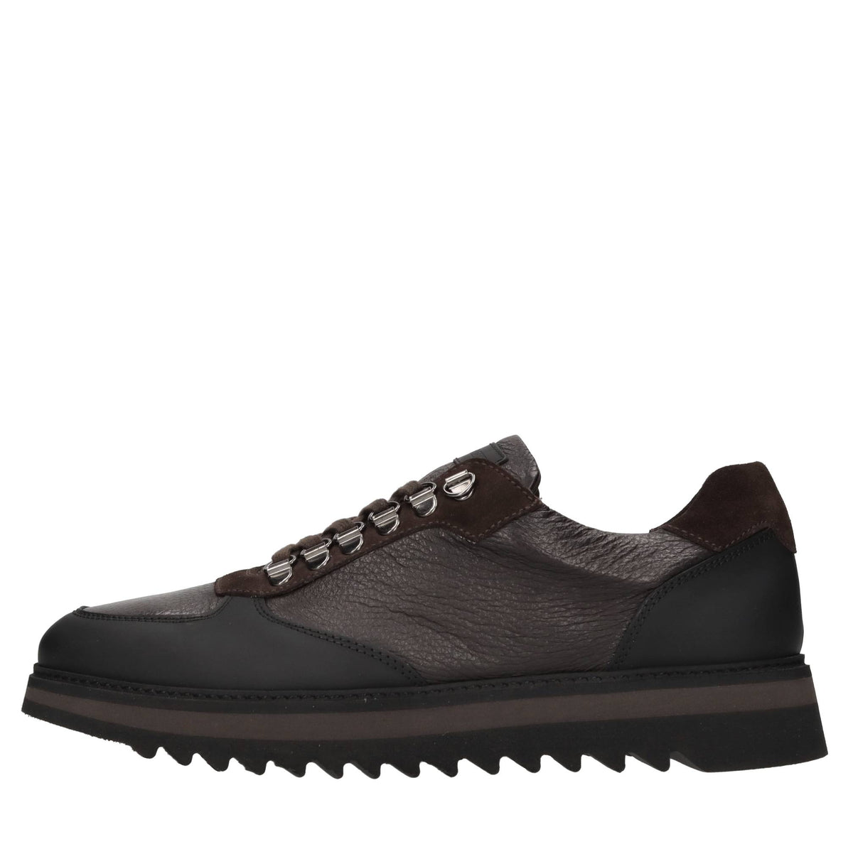 Sneakers in pelle, camoscio ed ecopelle 