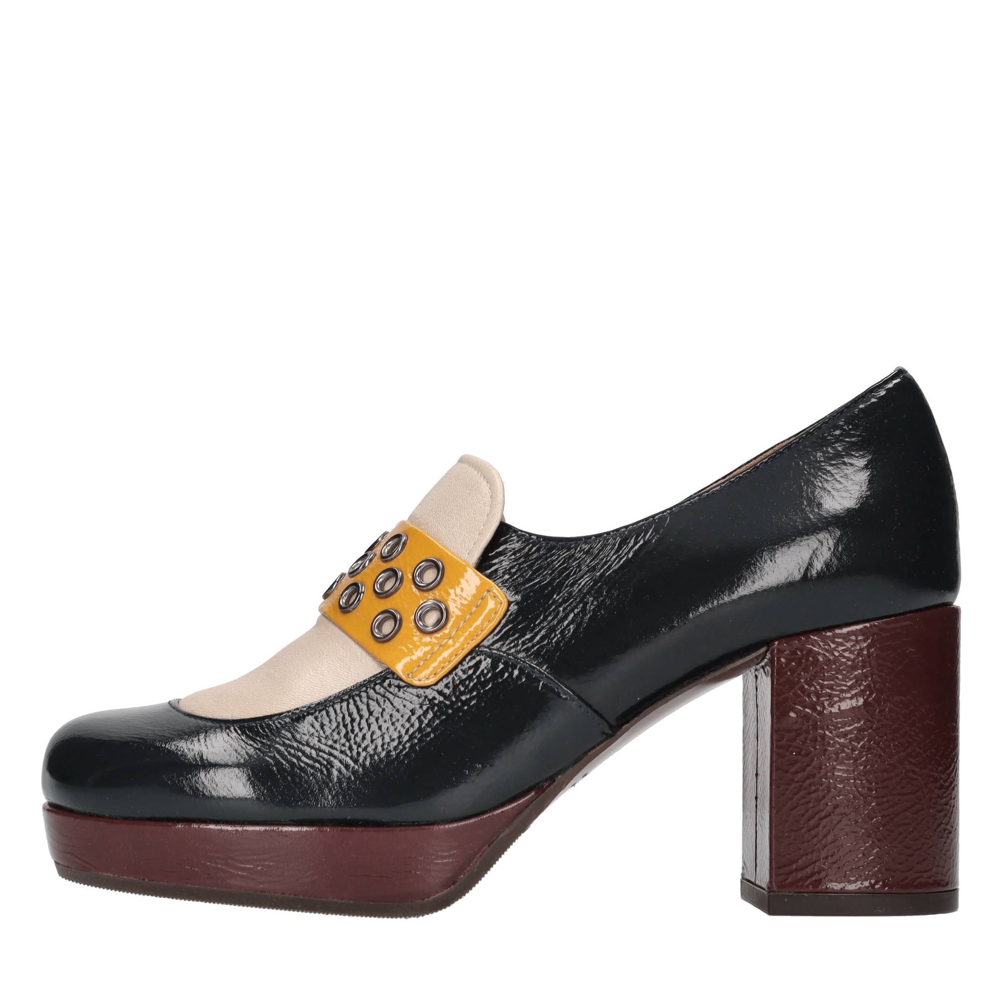 Mocassini ONGA SALOU in pelle e borchie 