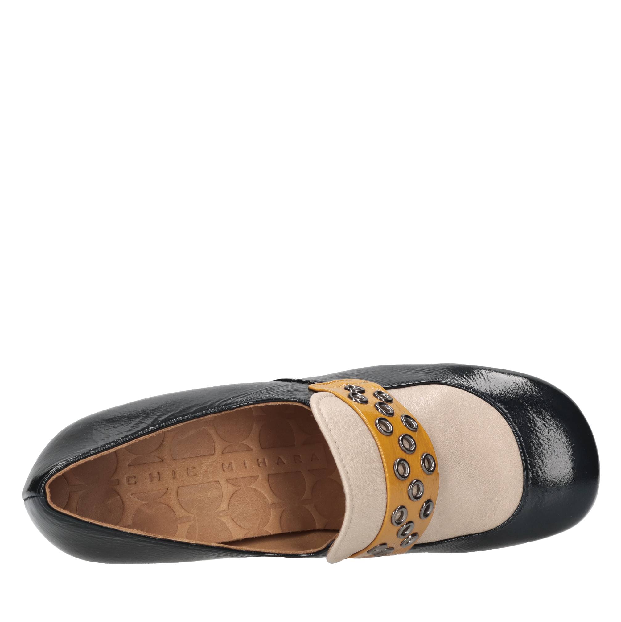 Mocassini ONGA SALOU in pelle e borchie 