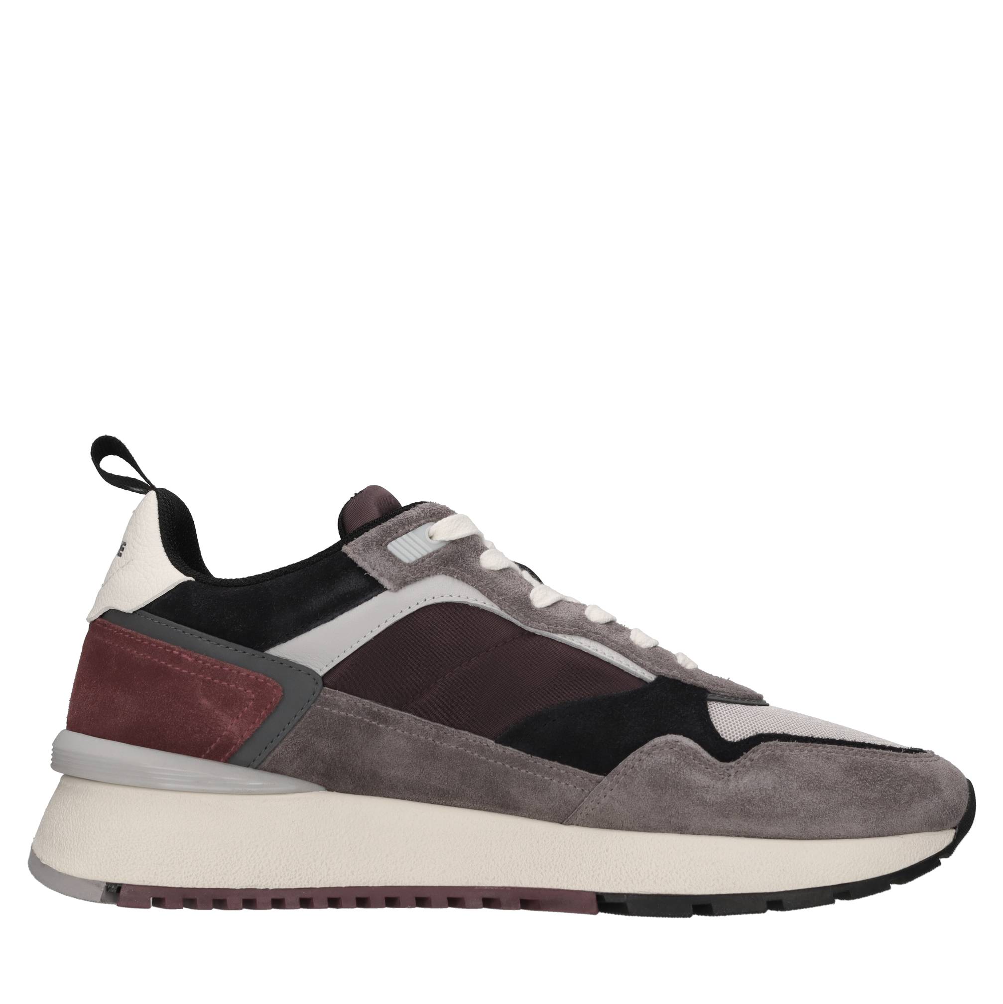 Sneakers in camoscio e tessuto 