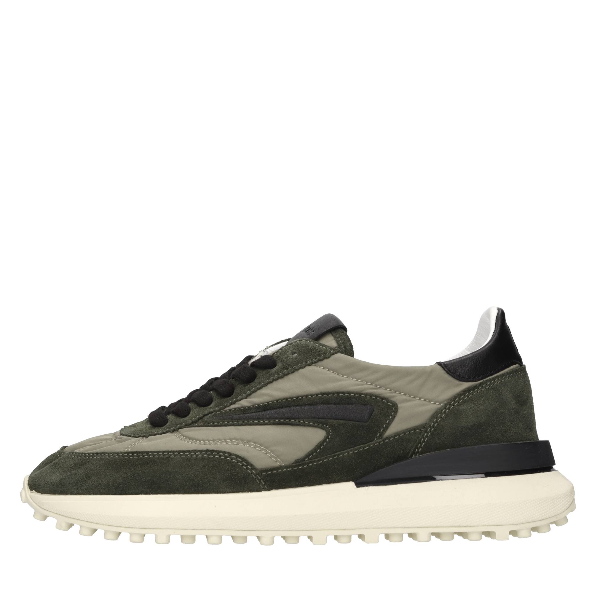 Sneakers in camoscio e tessuto 