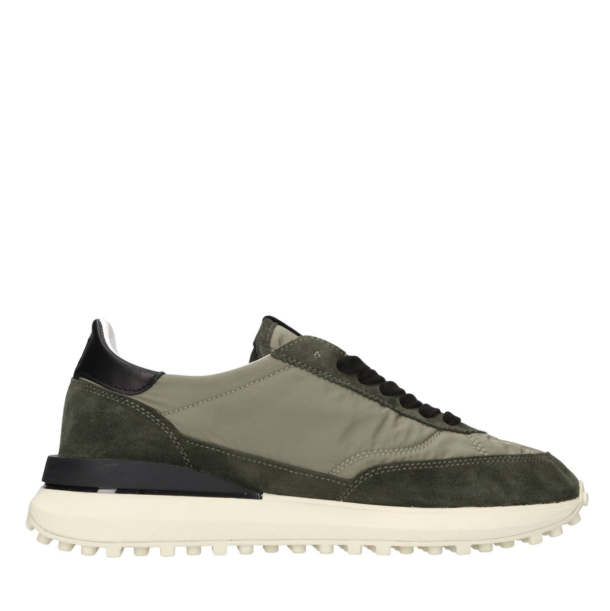 Sneakers in camoscio e tessuto 
