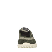 Sneakers in camoscio e tessuto 