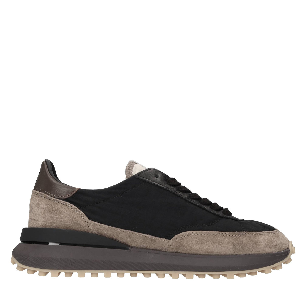 Sneakers in camoscio e tessuto 