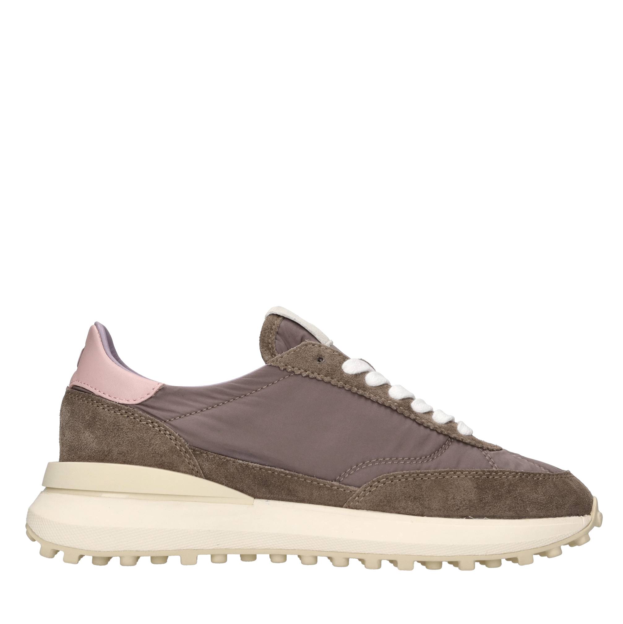 Sneakers in camoscio e tessuto tecnico 