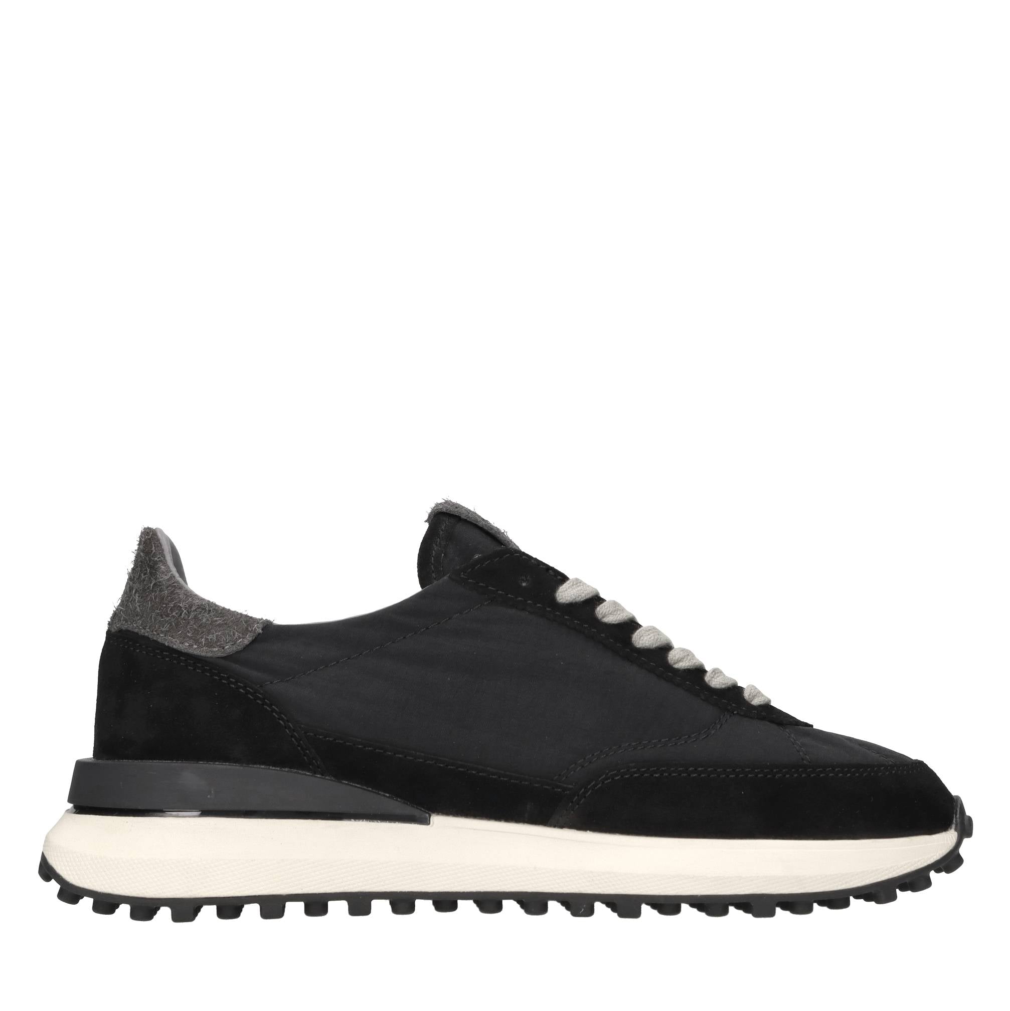 Sneakers in camoscio e tessuto 