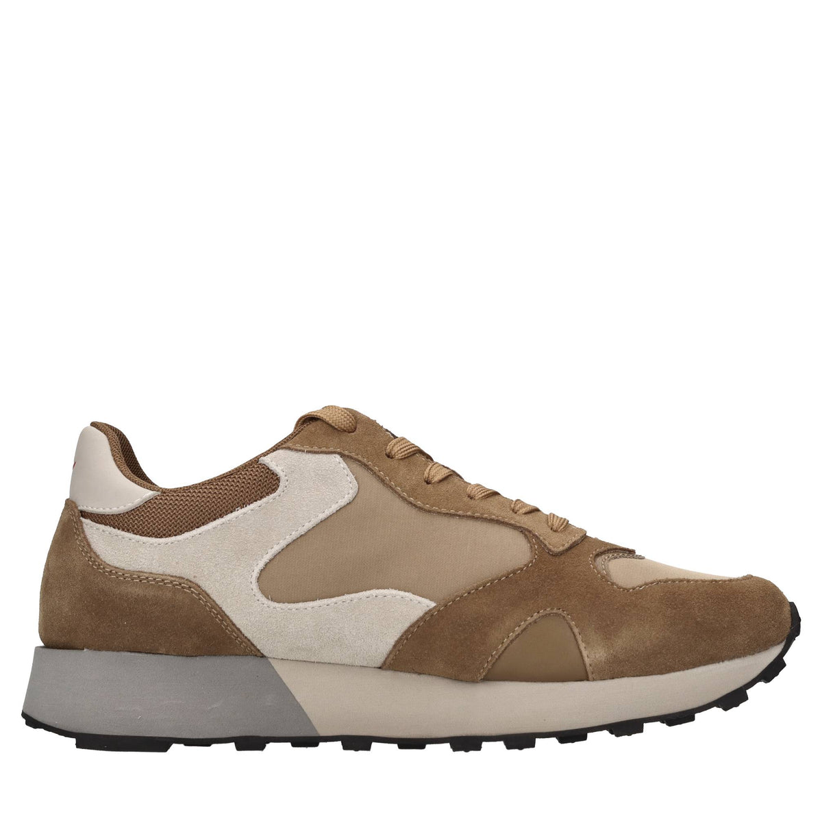 Sneakers in camoscio e tessuto 