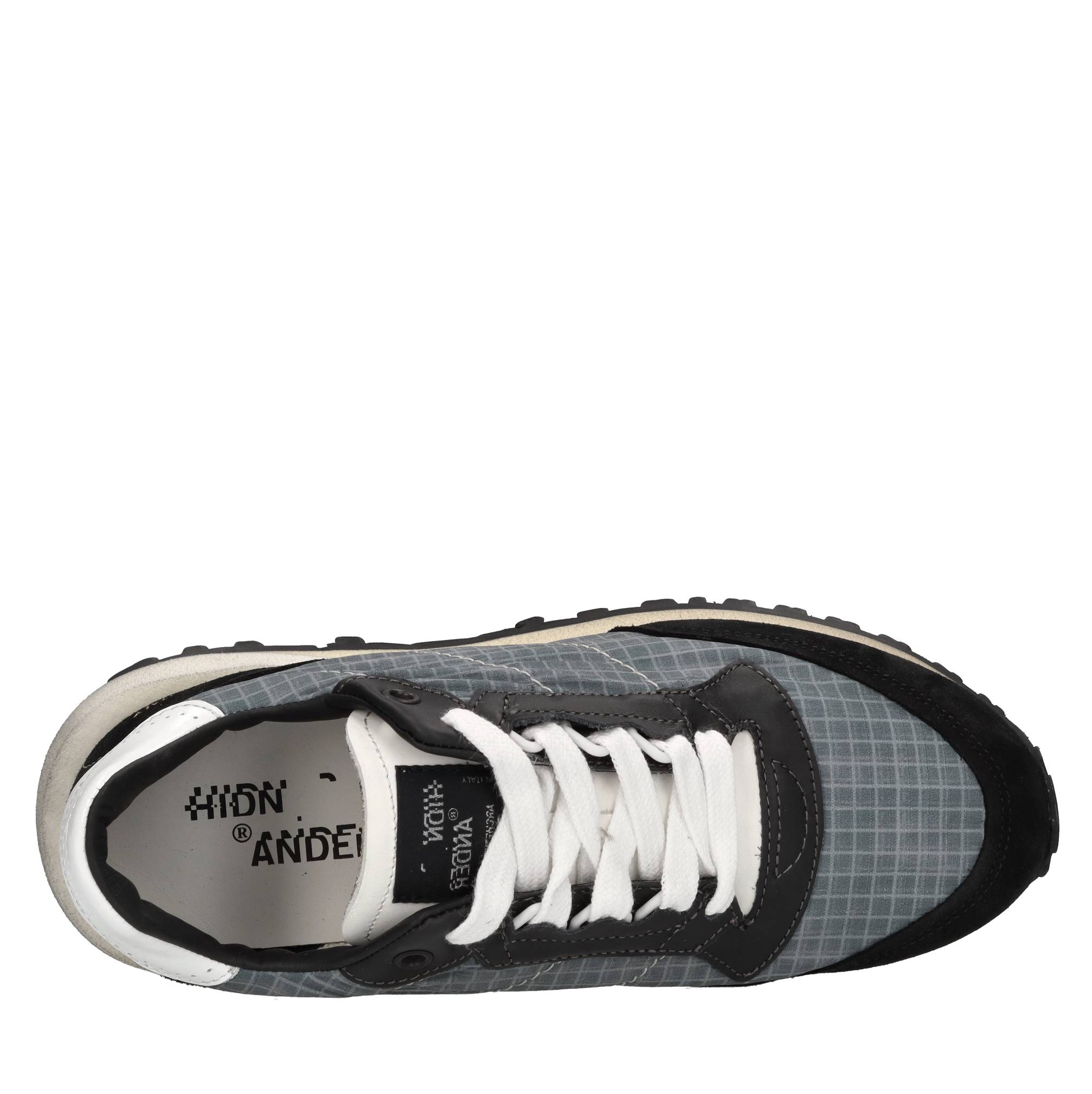 Sneakers in pelle, camoscio e tessuto tecnico 