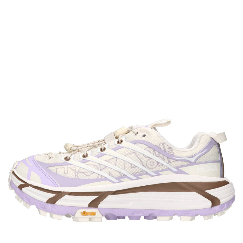 Sneakers in tessuto e altre materie 
