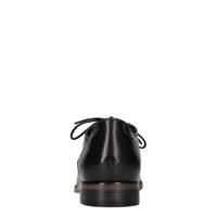 Stringate in pelle 
