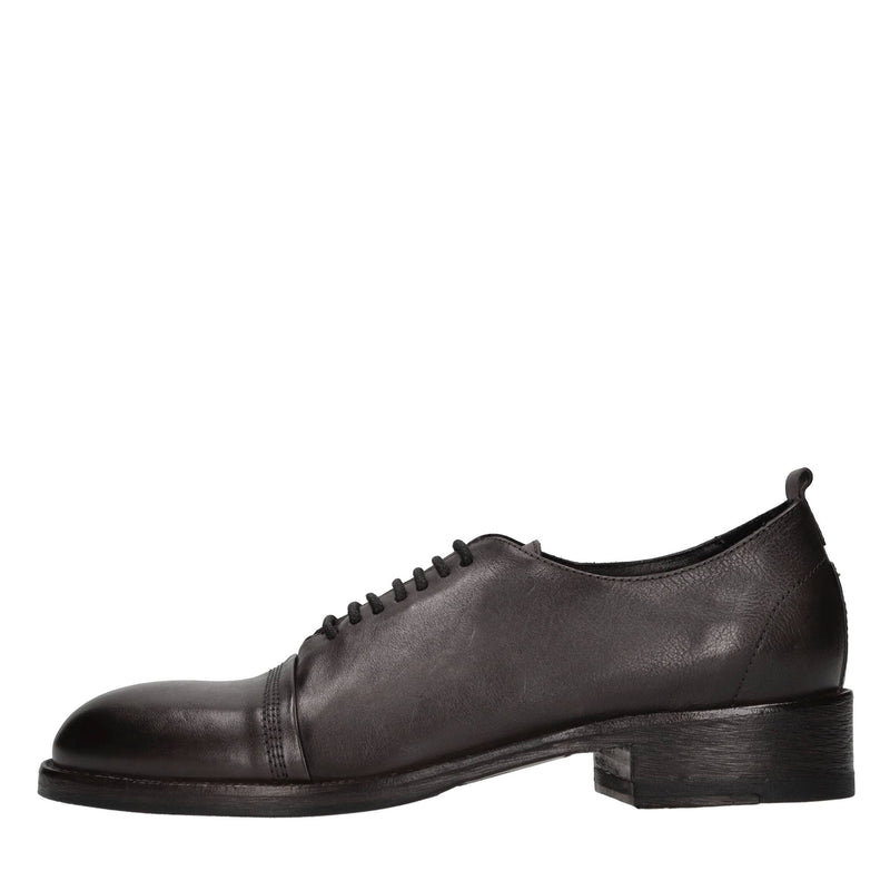 Stringate in pelle 