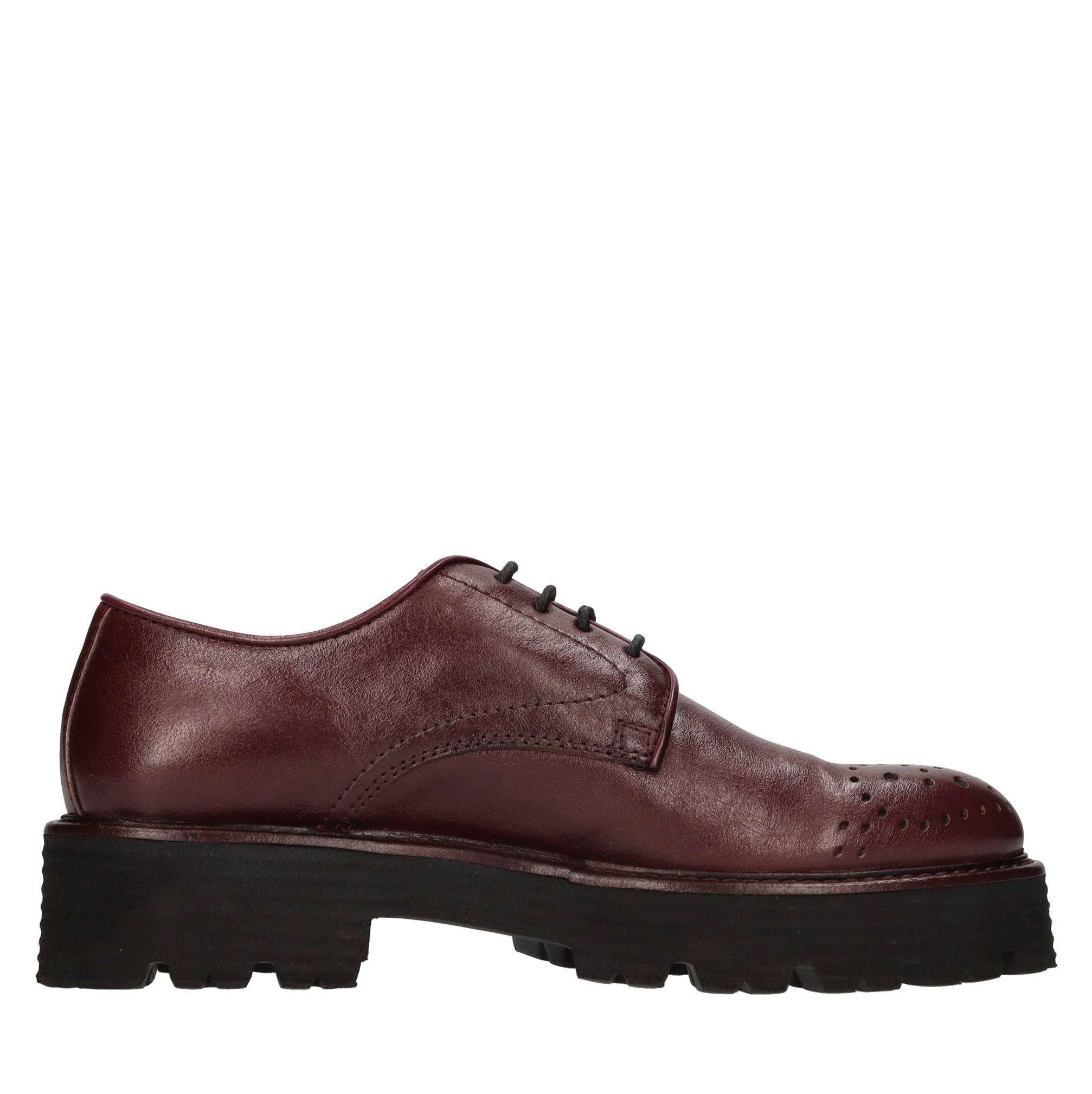 Stringate in pelle 