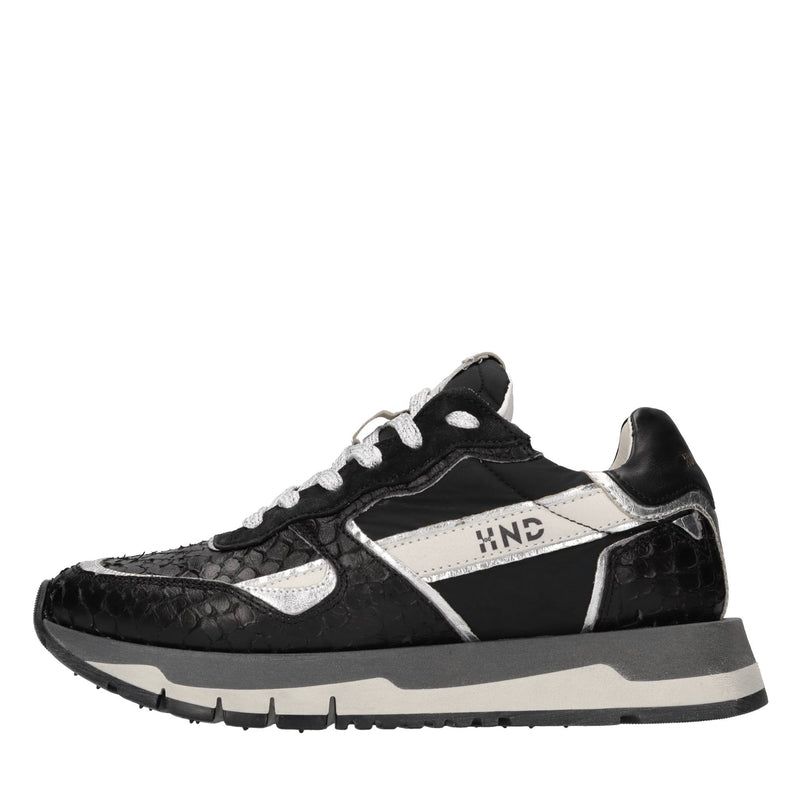 Sneakers in pelle camoscio e tessuto 