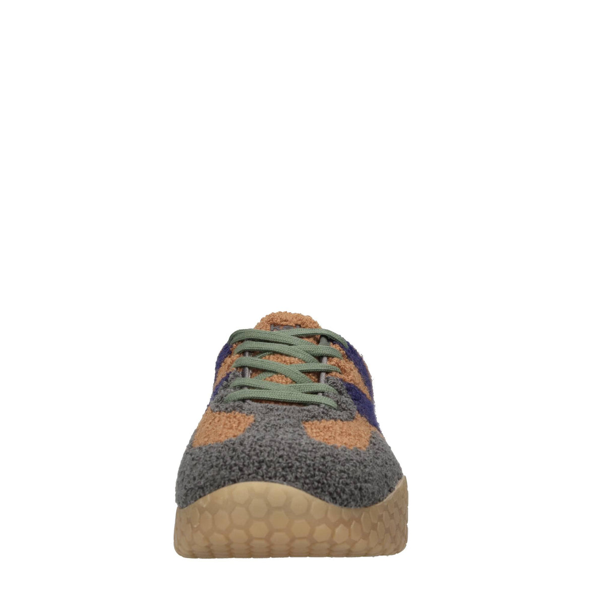 Sneakers in tessuto e altre materie 