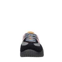 Sneakers in tessuto e altre materie 