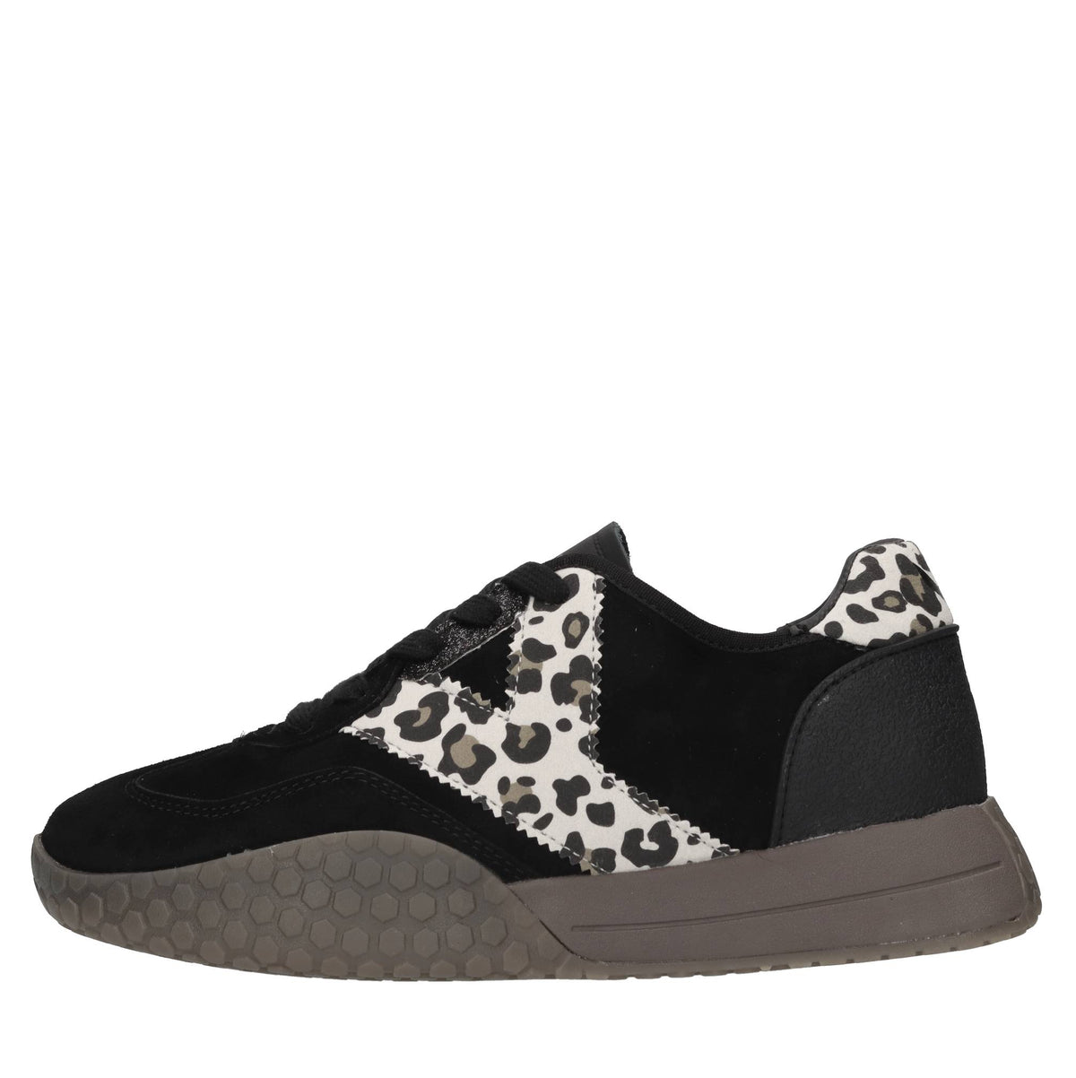 Sneakers in camoscio e altre materie 