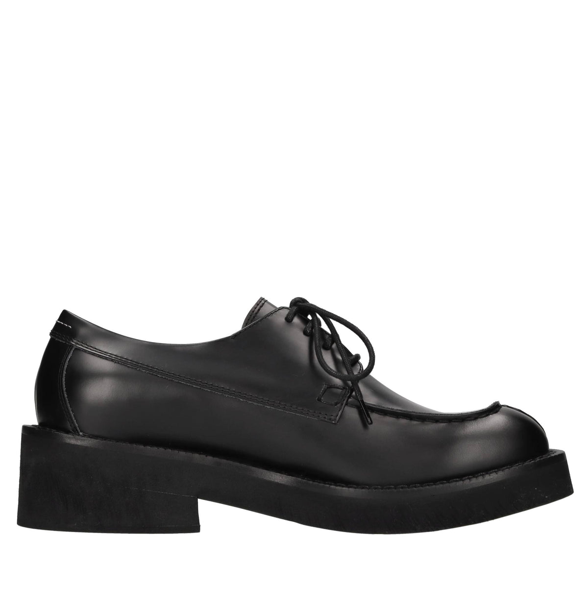 Stringate in pelle 