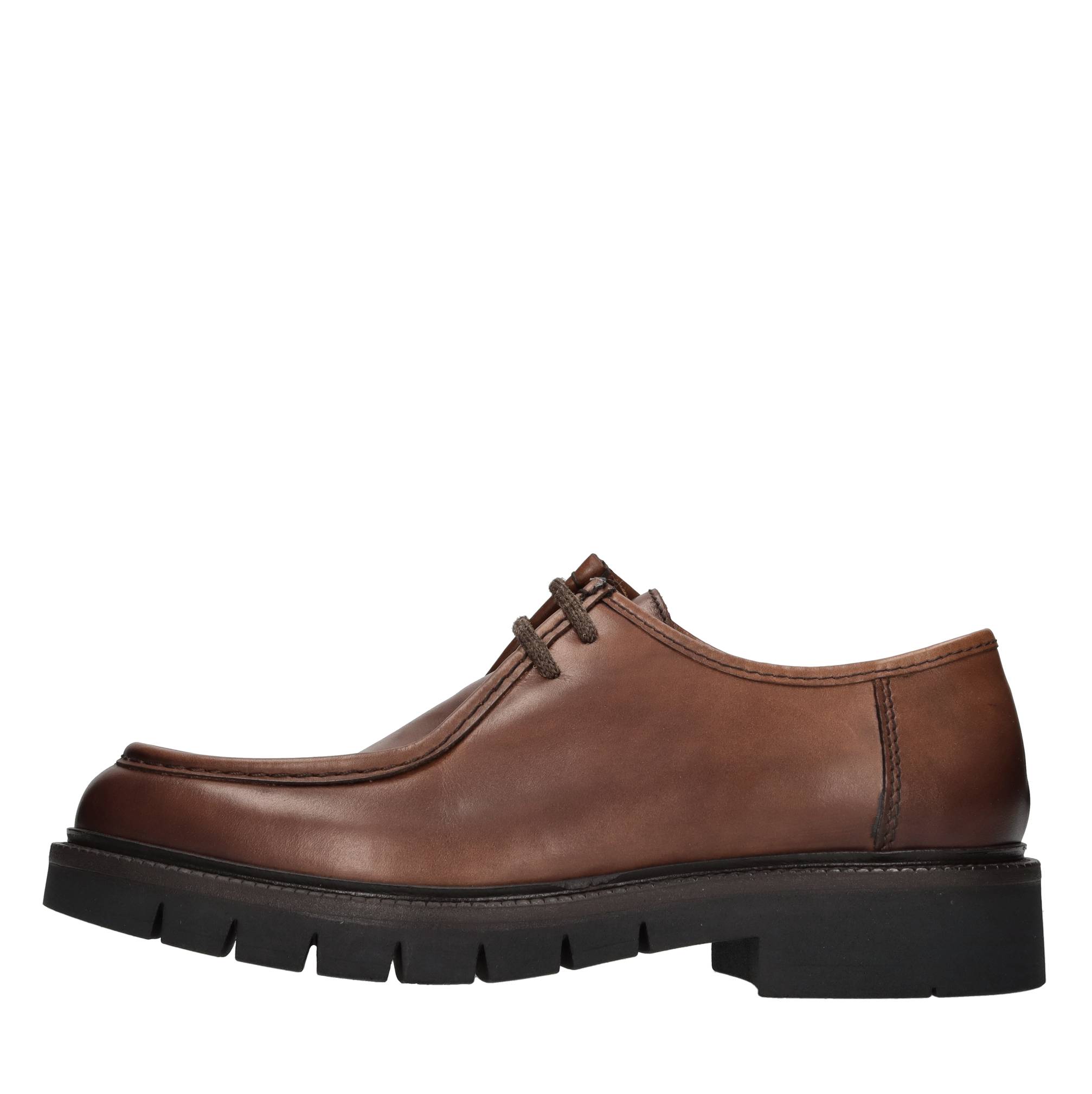 Stringate in pelle 