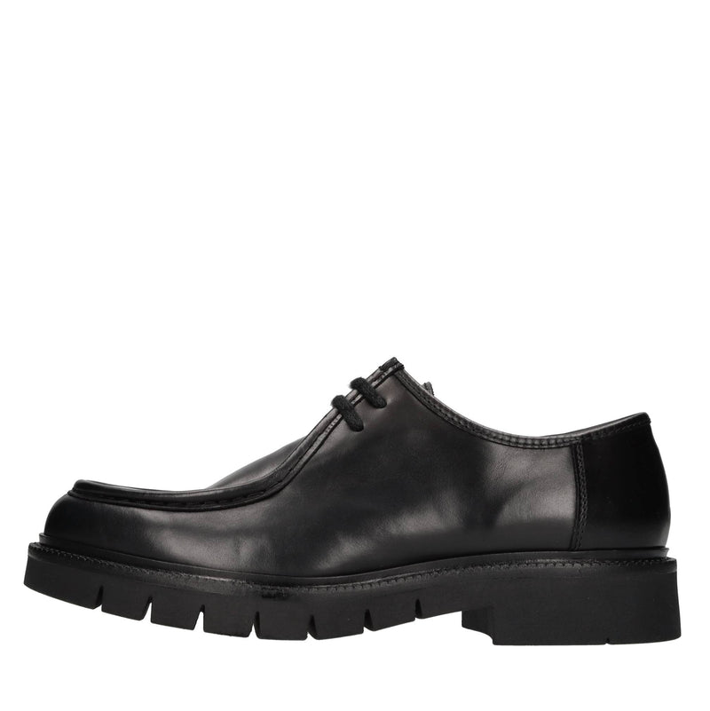 Stringate in pelle 