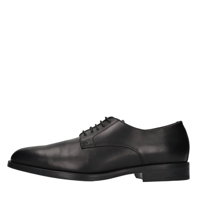 Stringate in pelle 
