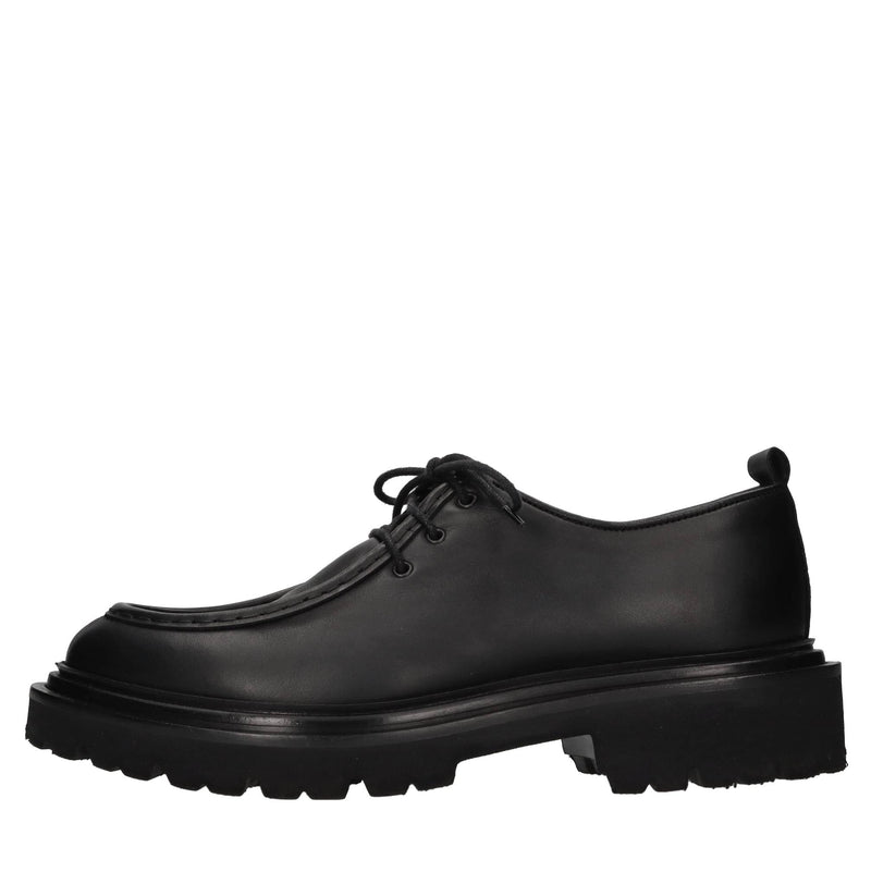Stringate in pelle 